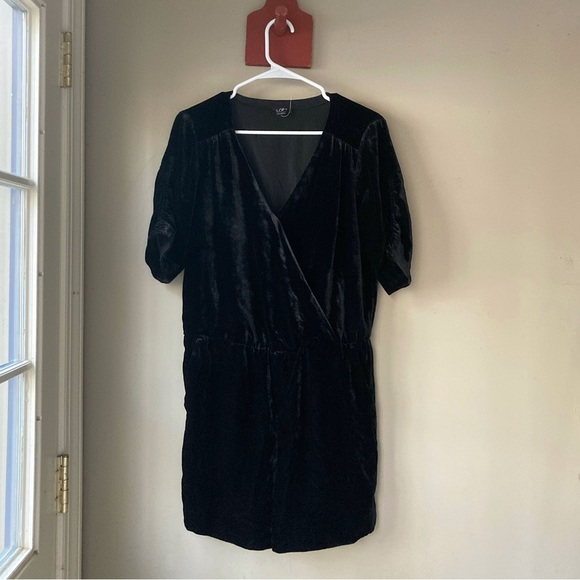 Loft Black Velvet Romper 6 NWOT - Picture 4 of 9